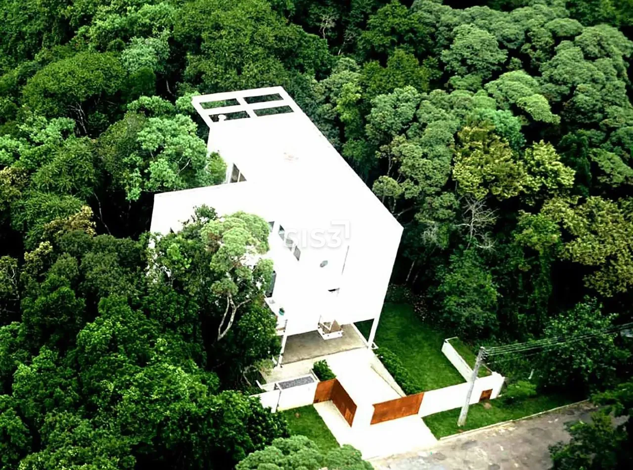 Casa residencial e comercial, 3 suítes, 3 vagas de garagens. Bairro São Lourenço, ao lado