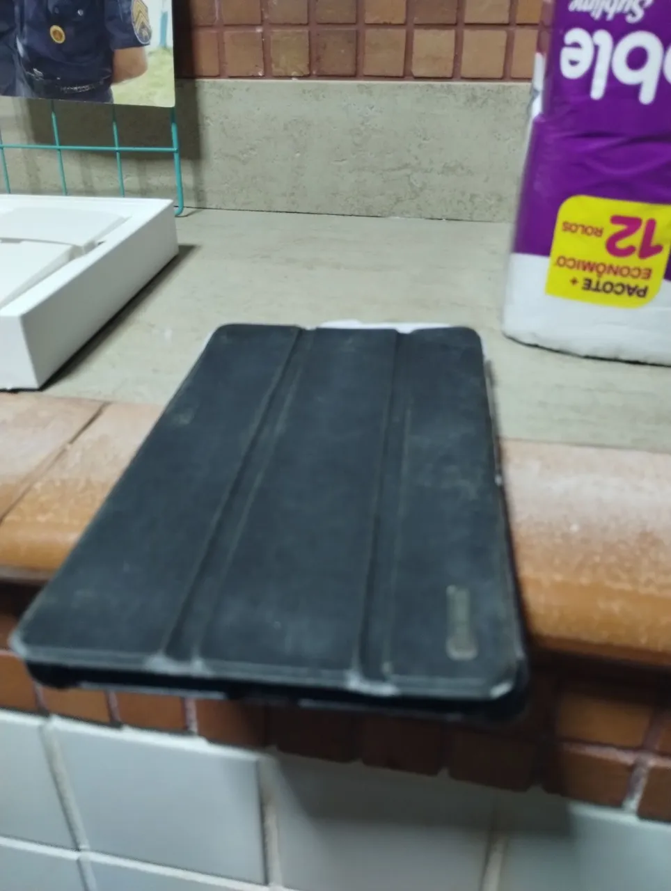 Tablet com capa protetora
