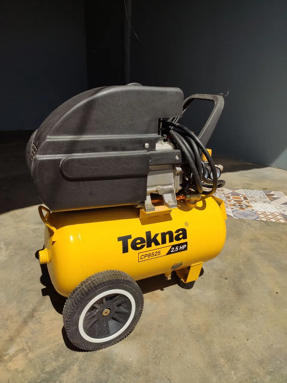 Compressor de Ar Tekna CP8525 2,5 HP