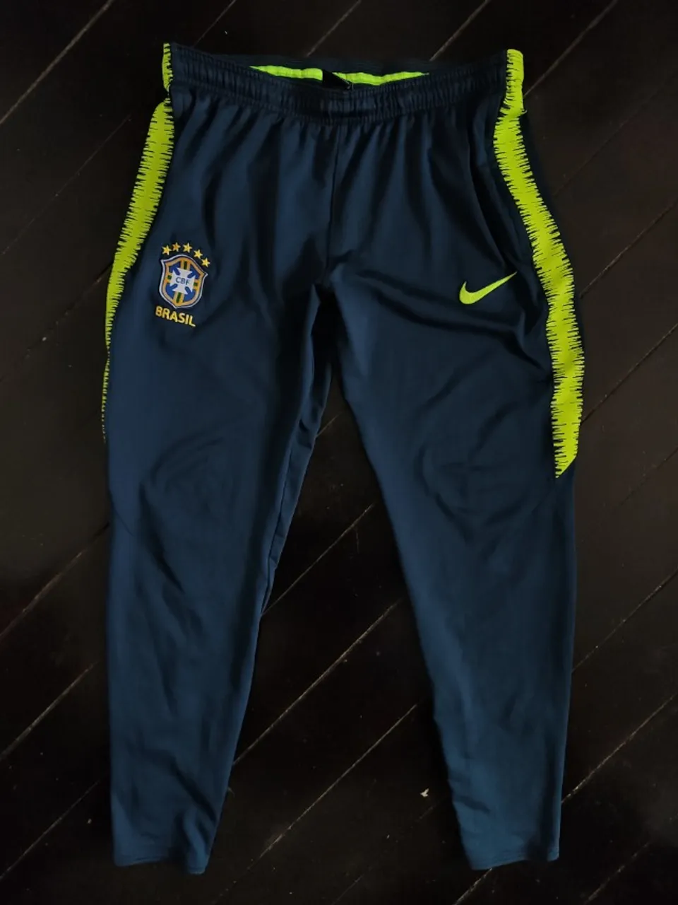 Calça Brasil Nike em otimo estado