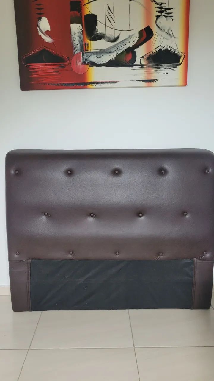 Cabeceira de Cama Estofada Marrom com Detalhes
