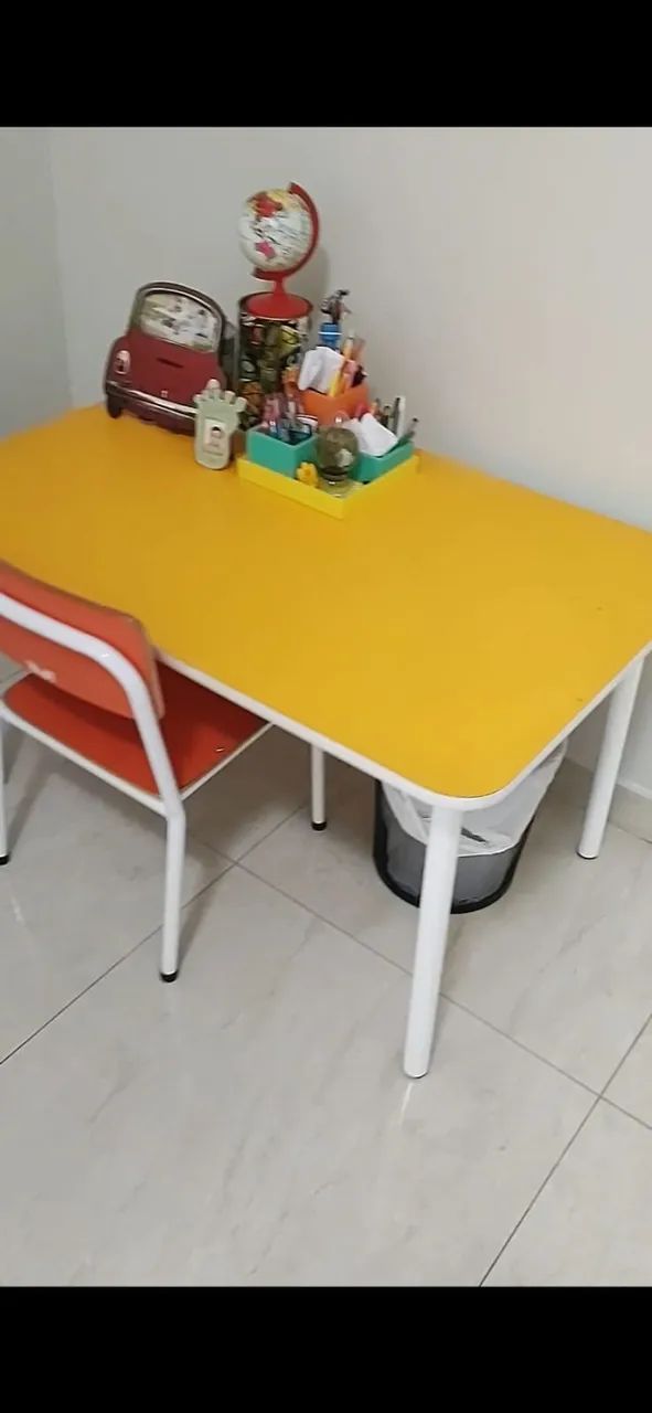 MESA e CADEIRA INFANTIL