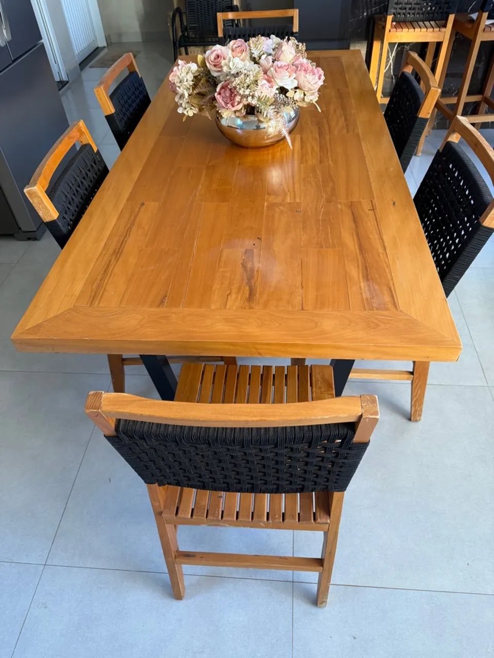 Mesa de jantar de madeira com cadeiras64311596783362122