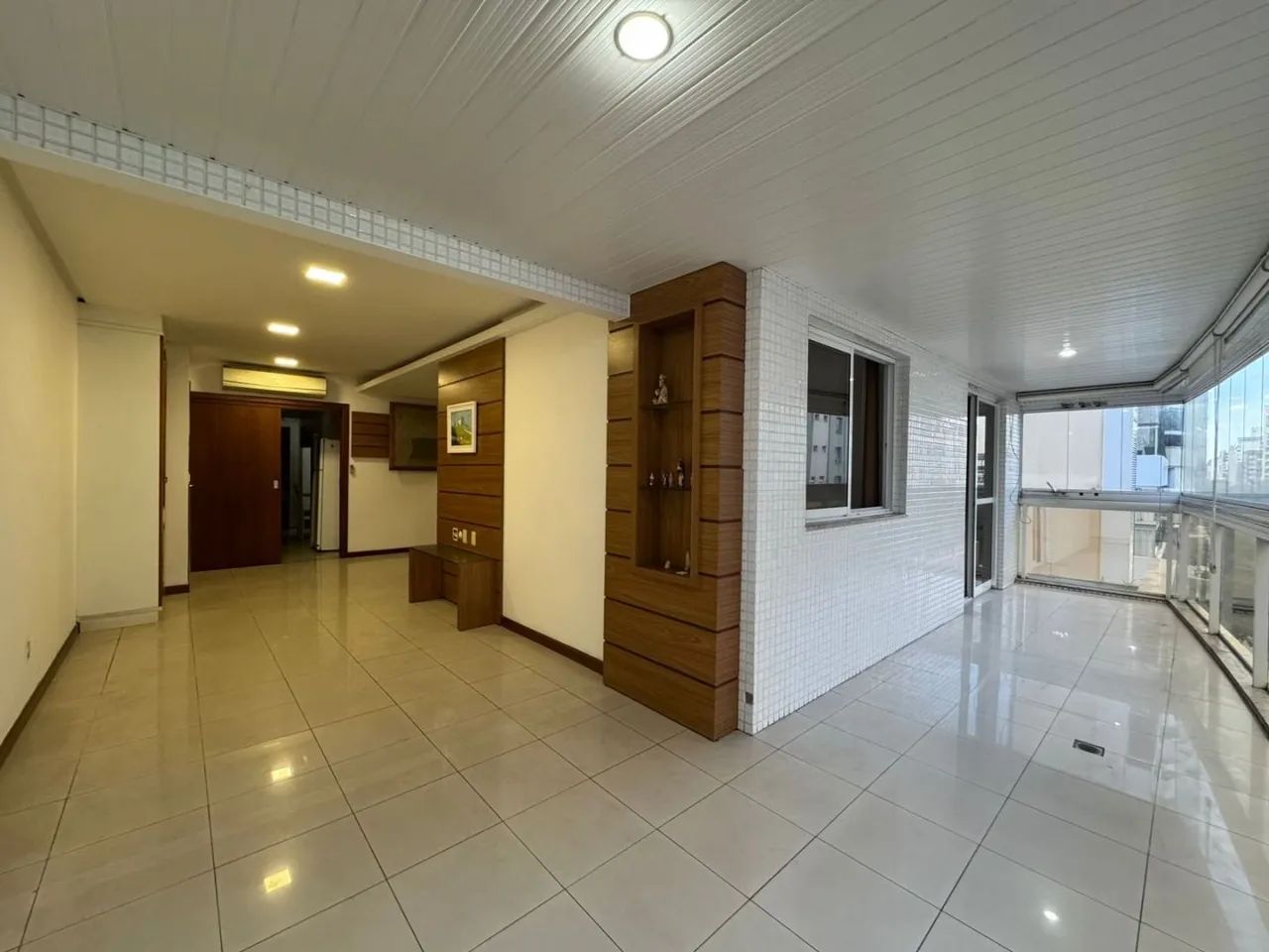 Apartamento 3 quartos com duas suítes na Praia da Costa