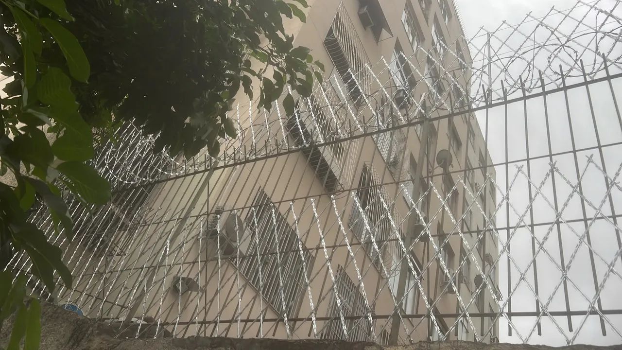 Cerca de proteção com arame de concertina  - Foto 3