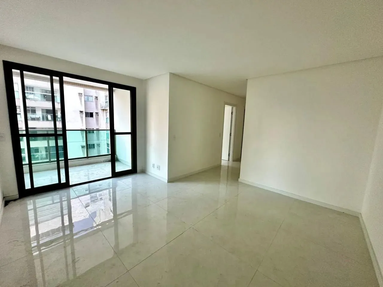 APARTAMENTO NOVINHO TE ESPERANDO NA PRAIA DA COSTA