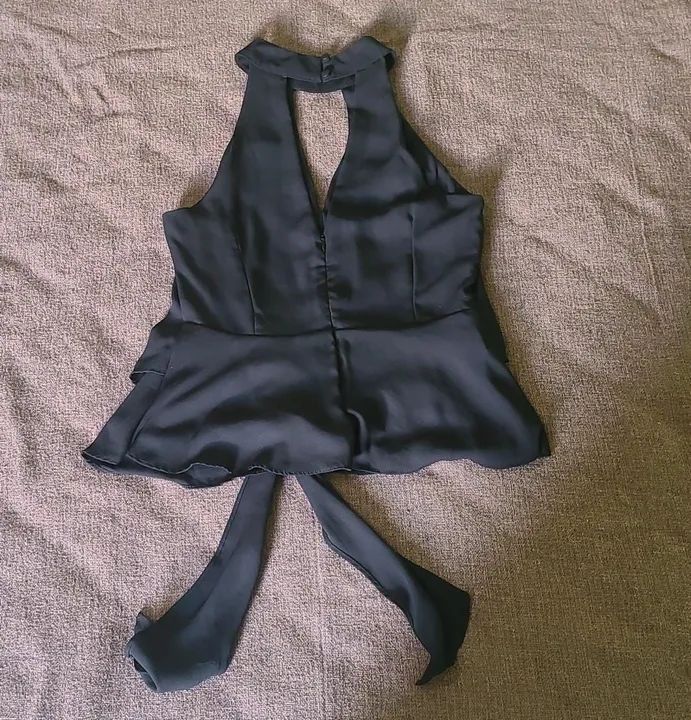 Blusa preta com amarração - Foto 2