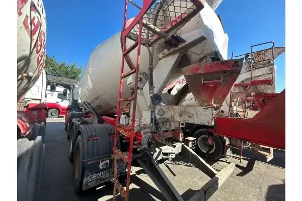 Caminhão betoneira Volkswagen 31280 ano 2014/14 com balão Liebherr 10M - Foto 2