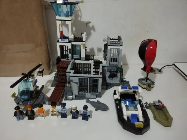 Lego city 60130 ilha prisão