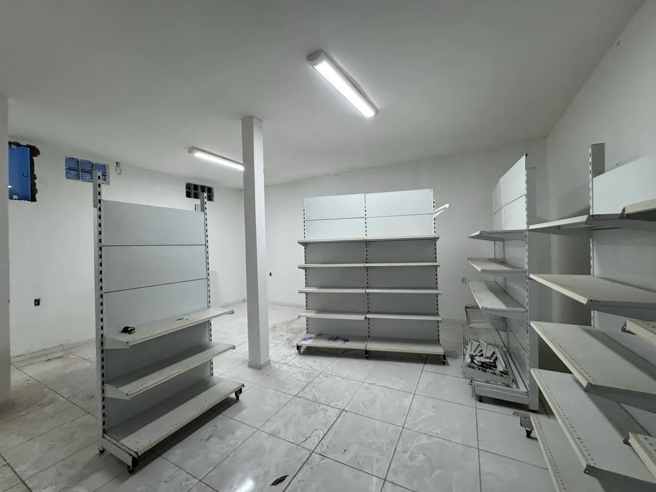 ? PONTO COMERCIAL NA AV. MATO GROSSO, CHÁCARA BRASIL.   R$ 1.700,00 mensais 