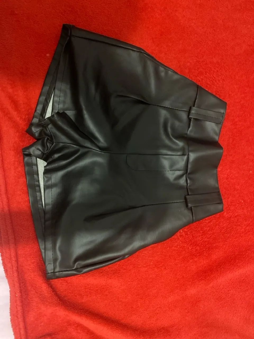 Shorts de couro sintético preto