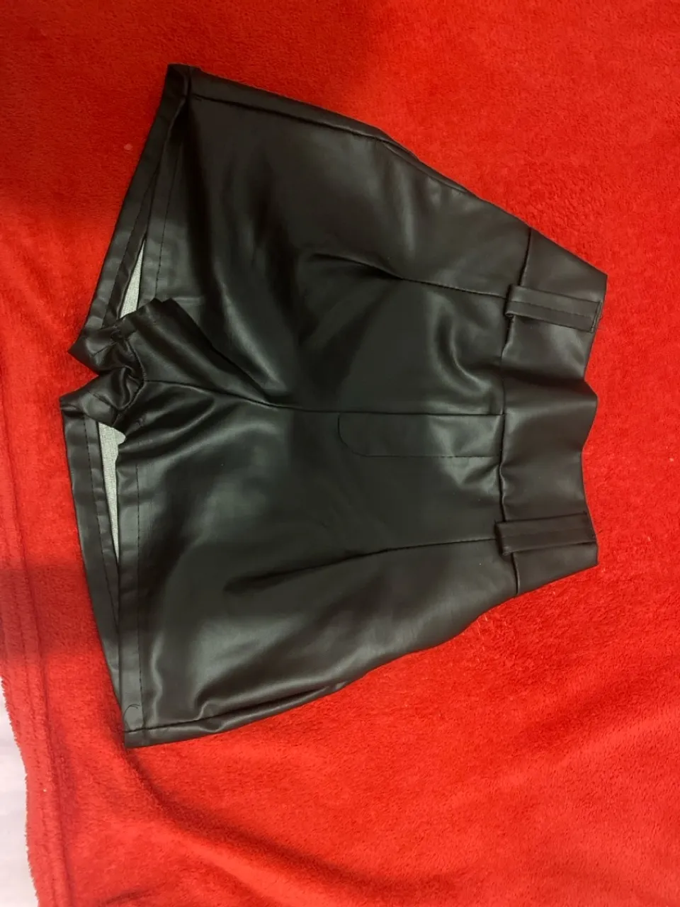 Shorts de couro sintético preto