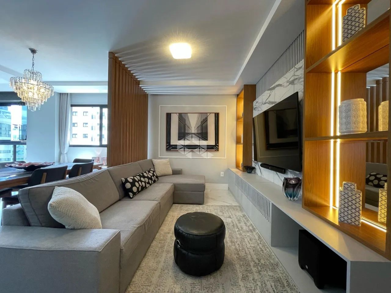 APARTAMENTO MEIA PRAIA MOBILIADO