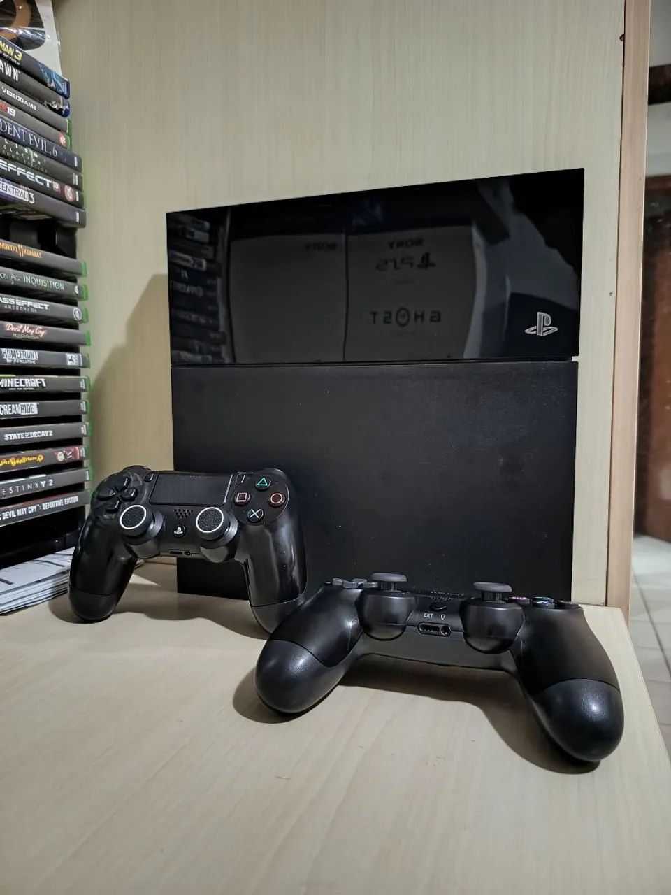 PS4 com 2 controles e 3 meses de garantia 