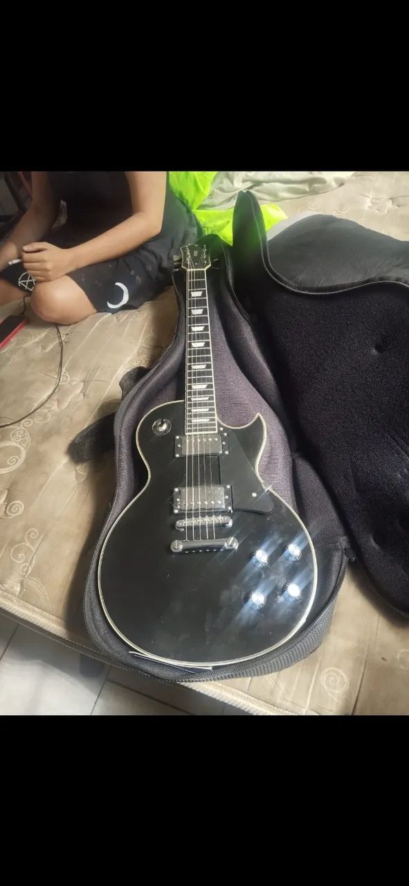 Vendo guitarra com capa e com amplificador mega amp - Foto 3
