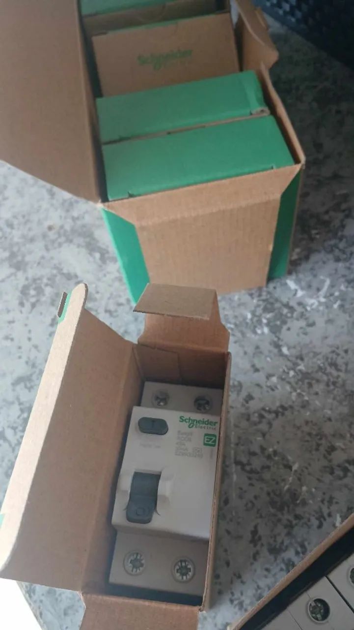 Disjuntor diferencial residual Schneider Electric - Foto 5