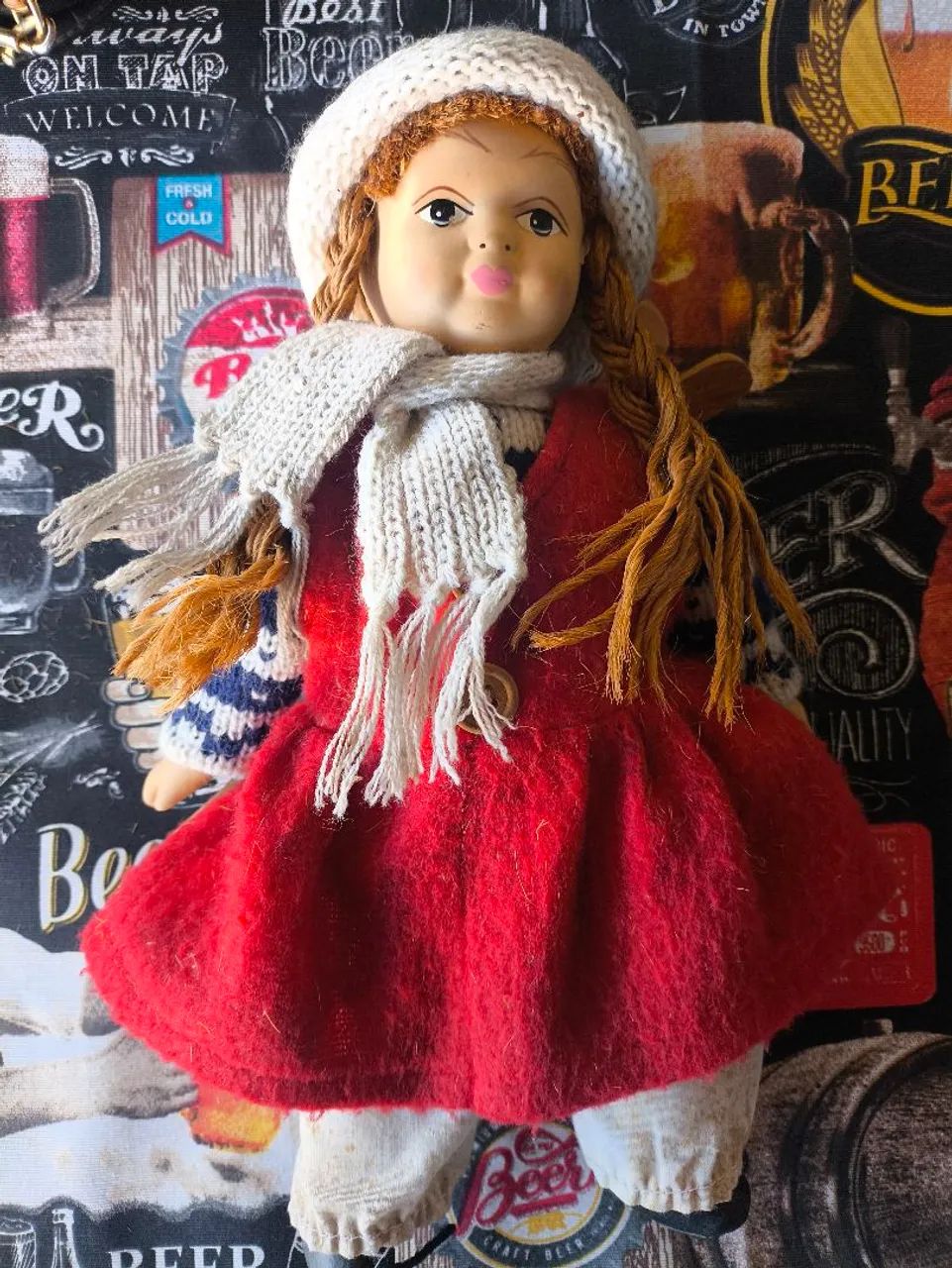 Boneca Antiga em porcelana com Roupa de Lã - Foto 2