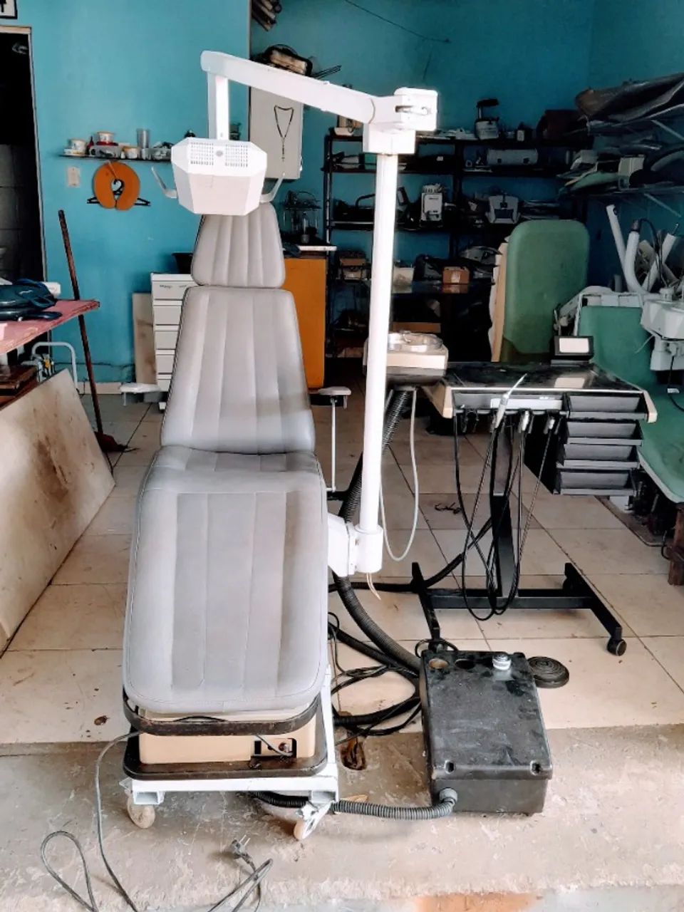 Cadeira Odontológica Completa com Refletor e Unidade Auxiliar - Foto 2