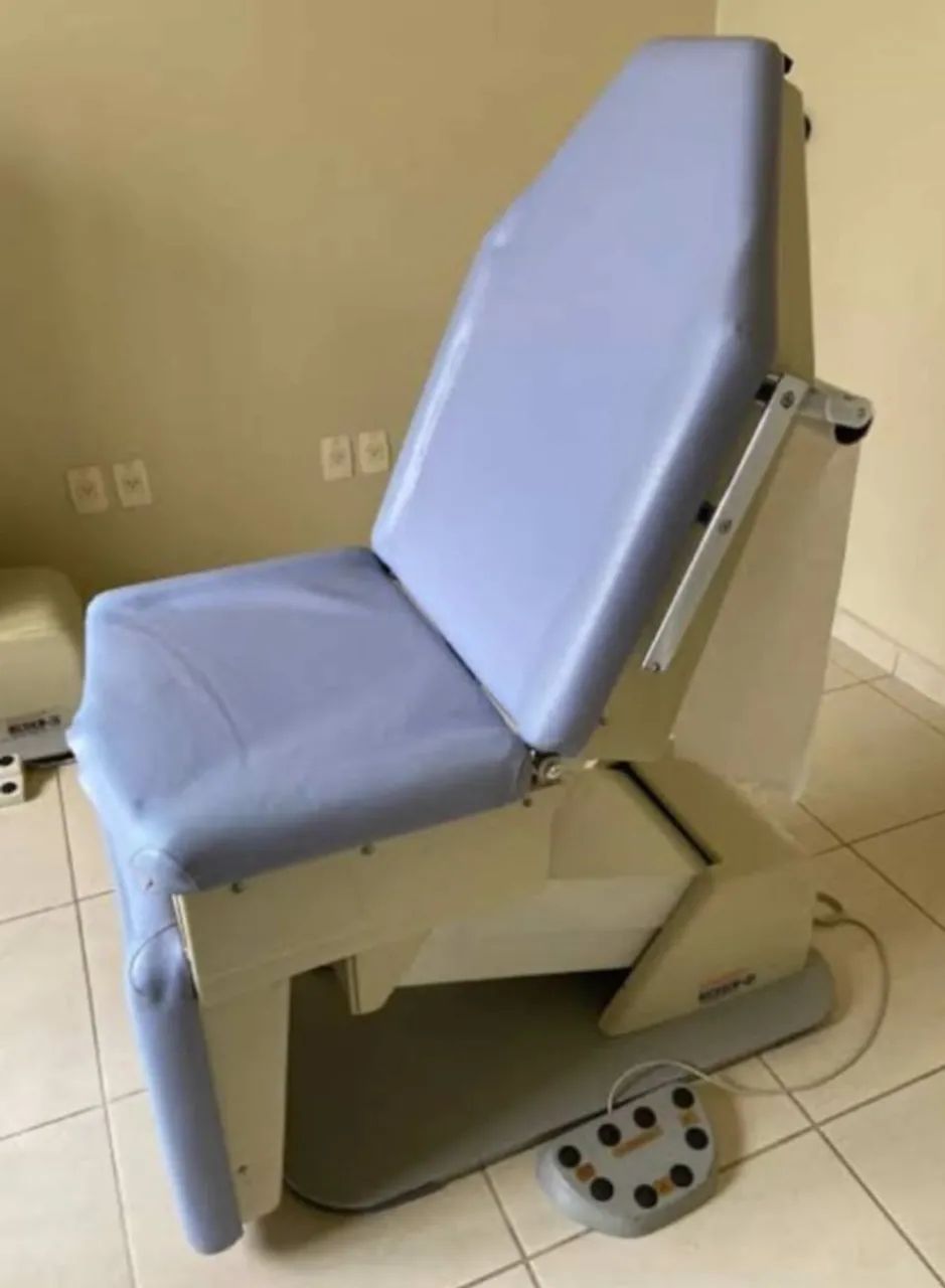 Mesa Clínica CPC-04 Microem- automatizada: Subida, Descida, Encosto e Perneira- Reformada