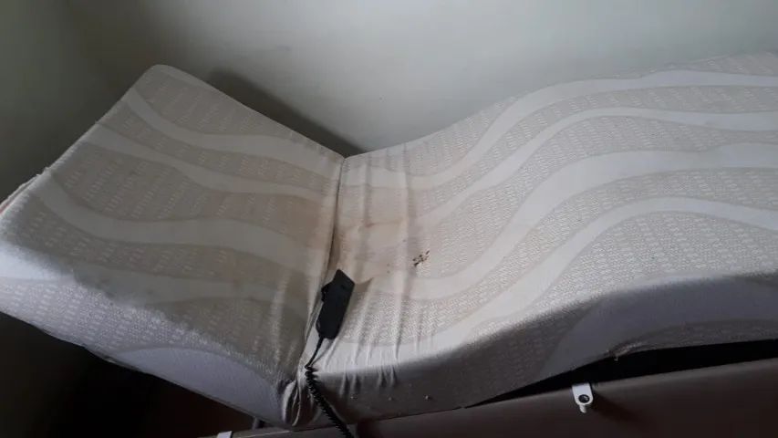 Cama Hospitalar Centauro com grade e controle remoto-Em perfeito funcionamento-Usada - Foto 4