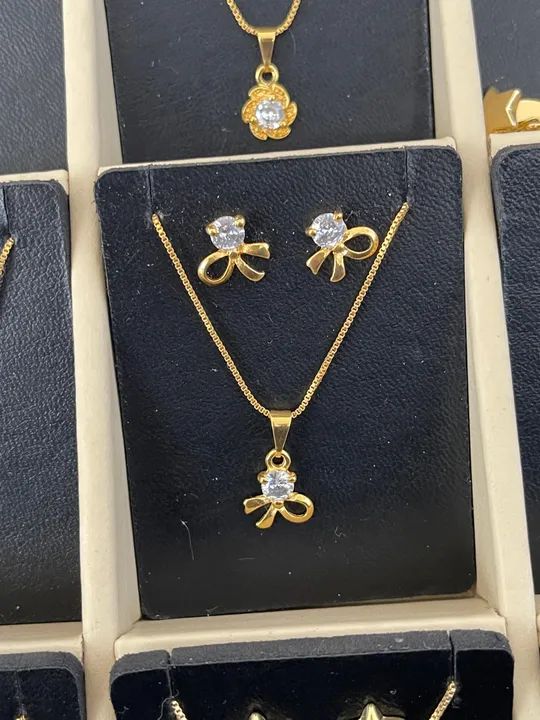 Conjunto de colar e brincos com zircônias - Foto 2