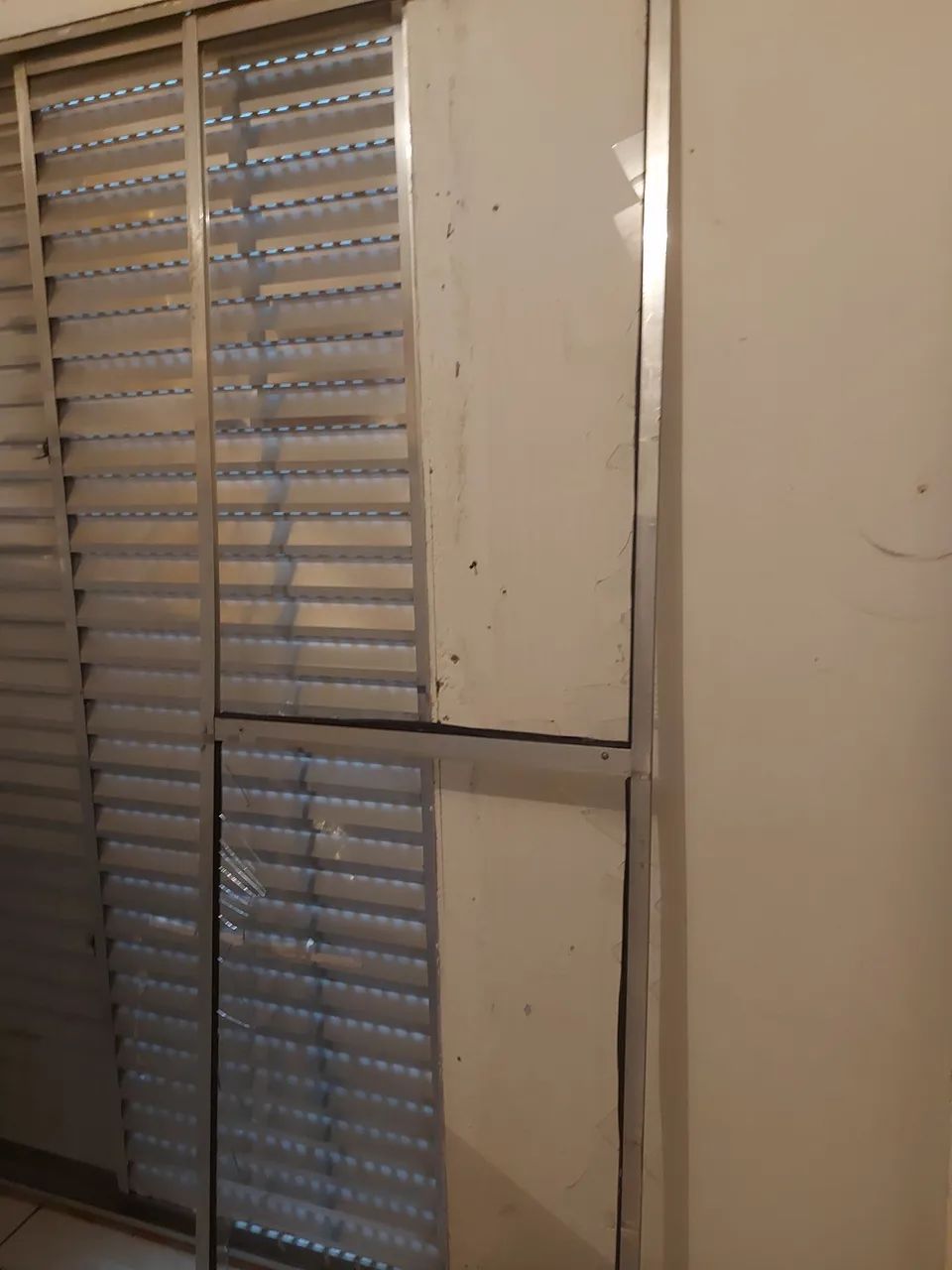 Porta de Alumínio 1.40 largura por2.10 altura  - Foto 5