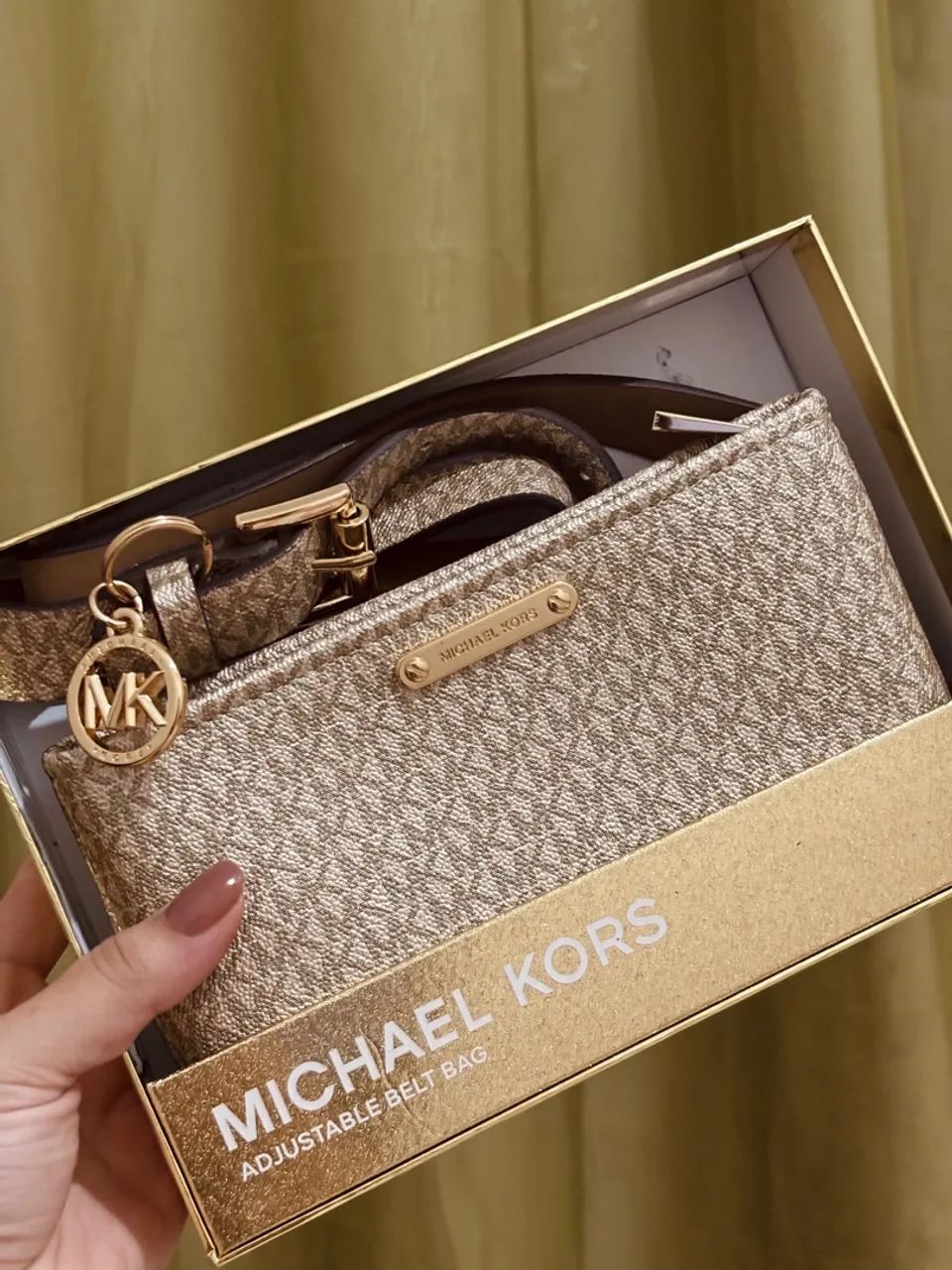 Bolsa Michael Kors Dourada com Cinto - Foto 3