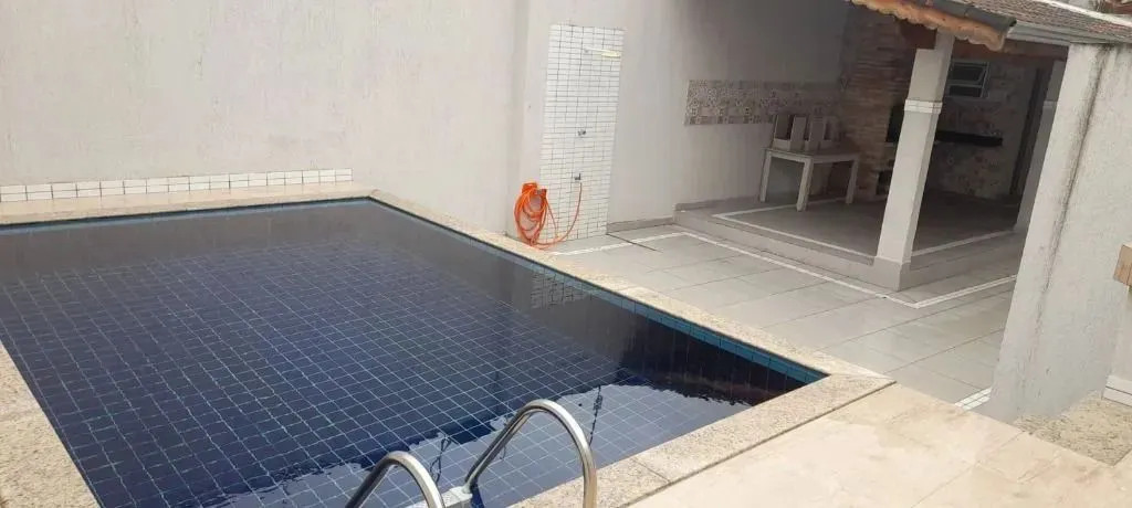 Sobrado com 2 dormitórios à venda por R$ 284.000,00 - Maracanã - Praia Grande/SP