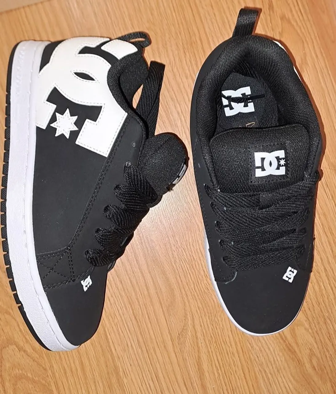 Tênis DC Shoes Preto e Branco