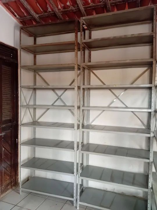 3 estantes reforçadas com 9 bandeijoes 1100