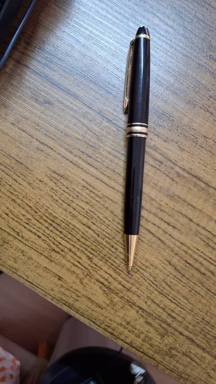 Caneta Montblanc Clássica Meisterstruck - Elegância em Cada Traço