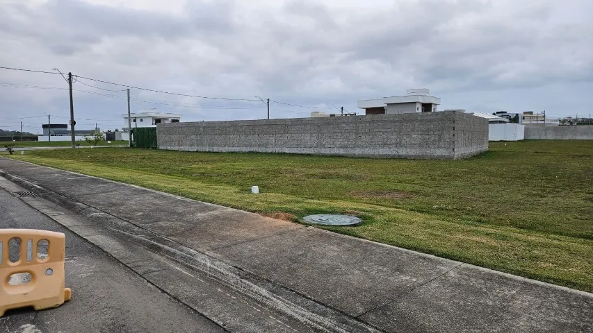 Terreno em condomino de alto padrão 472 m²