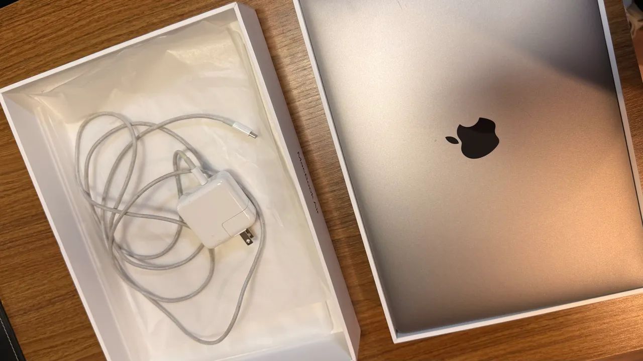 MacBook Air (Retina, 13-inch, 2020) シルバー Apple Macbook Air 13” MGN93LL/A M1 8GB SSD de 256GB Prata (2020