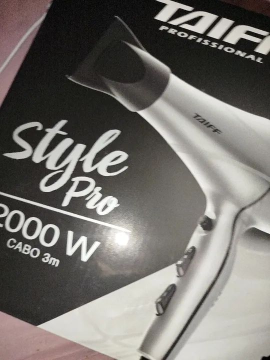 Prancha e secador NOVOS.