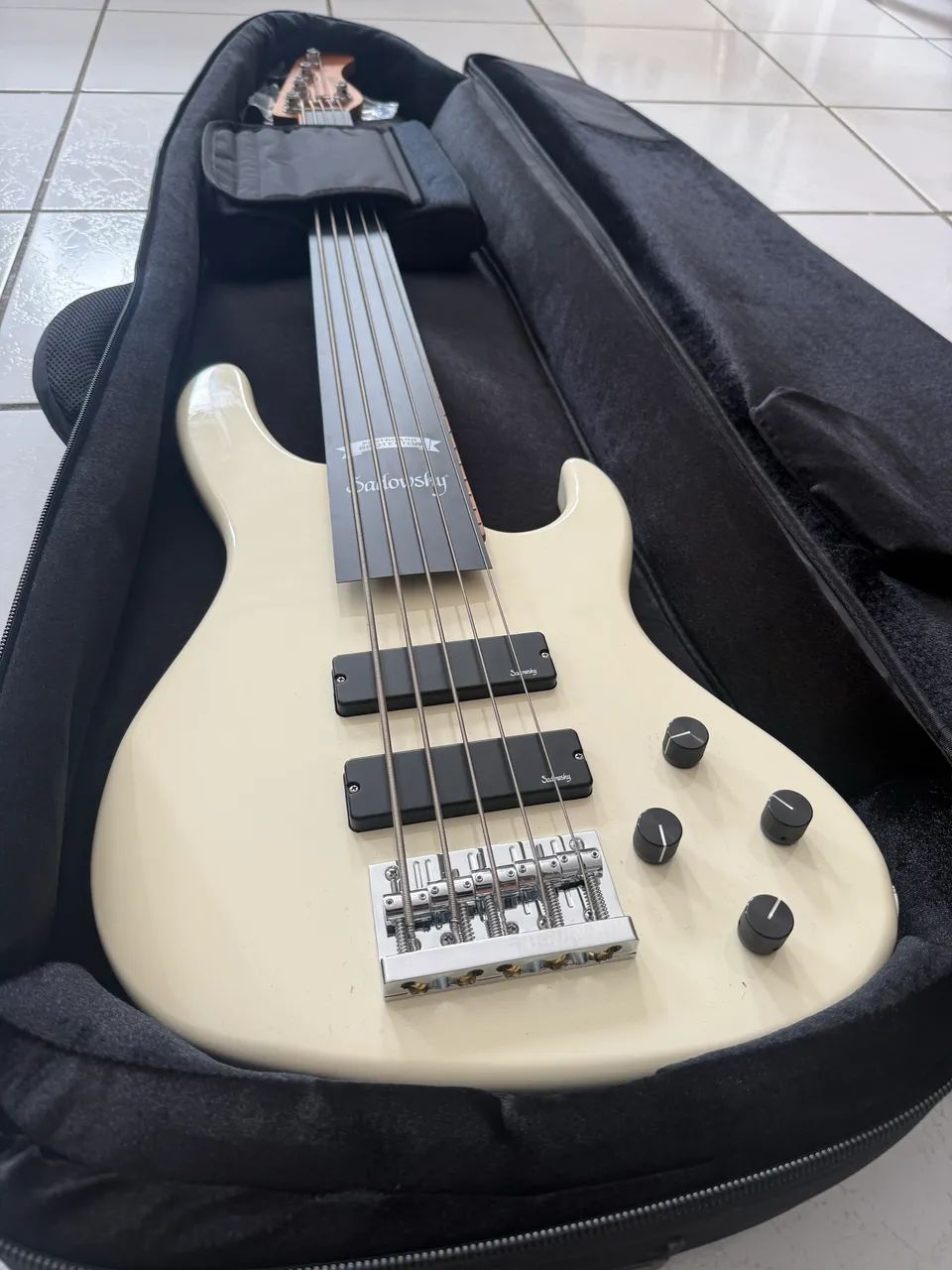 Baixo Sadowsky Novo modelo M5 