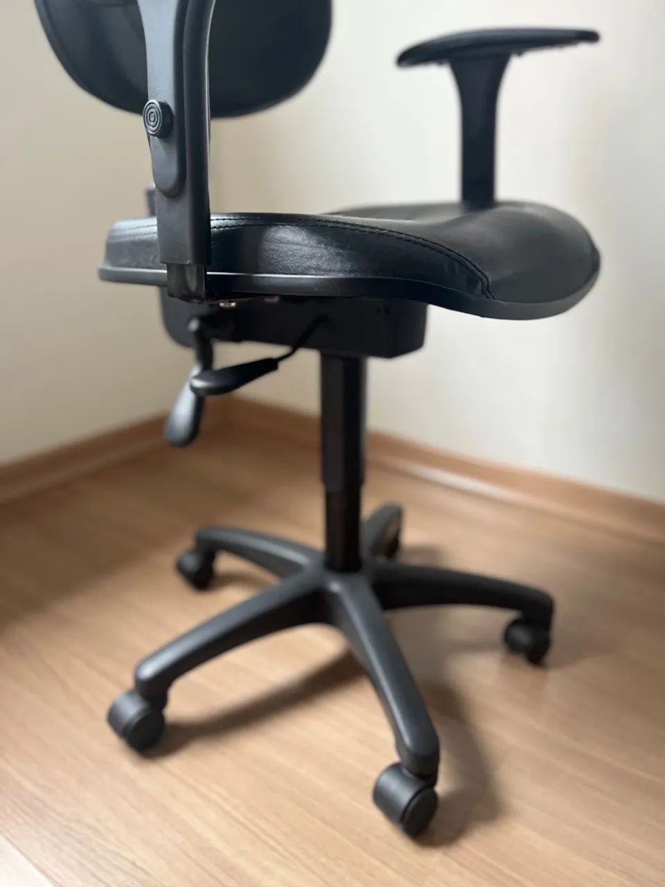 Cadeira De Escritório Nr17 Executiva Com Costura Excelente - Foto 3