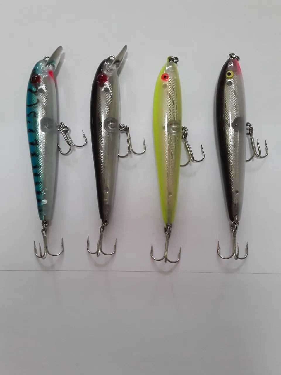 4 Iscas Artificiais REBEL 2 Jumping Minnow T20 e 2 Floating Minnow T20