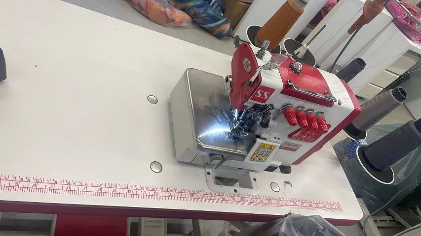 MAQUINA DE COSTURA INTERLOQUE ELETRONICA - SS