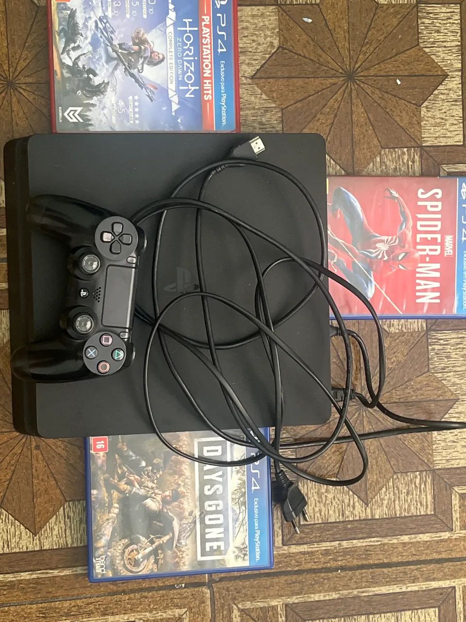 Vendo PS4 com jogos