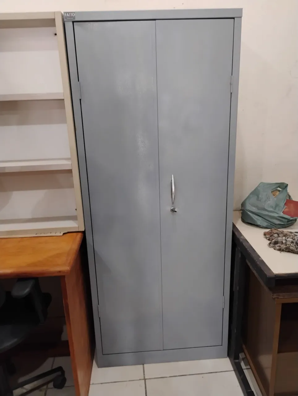Armário de aço cinza para escritório