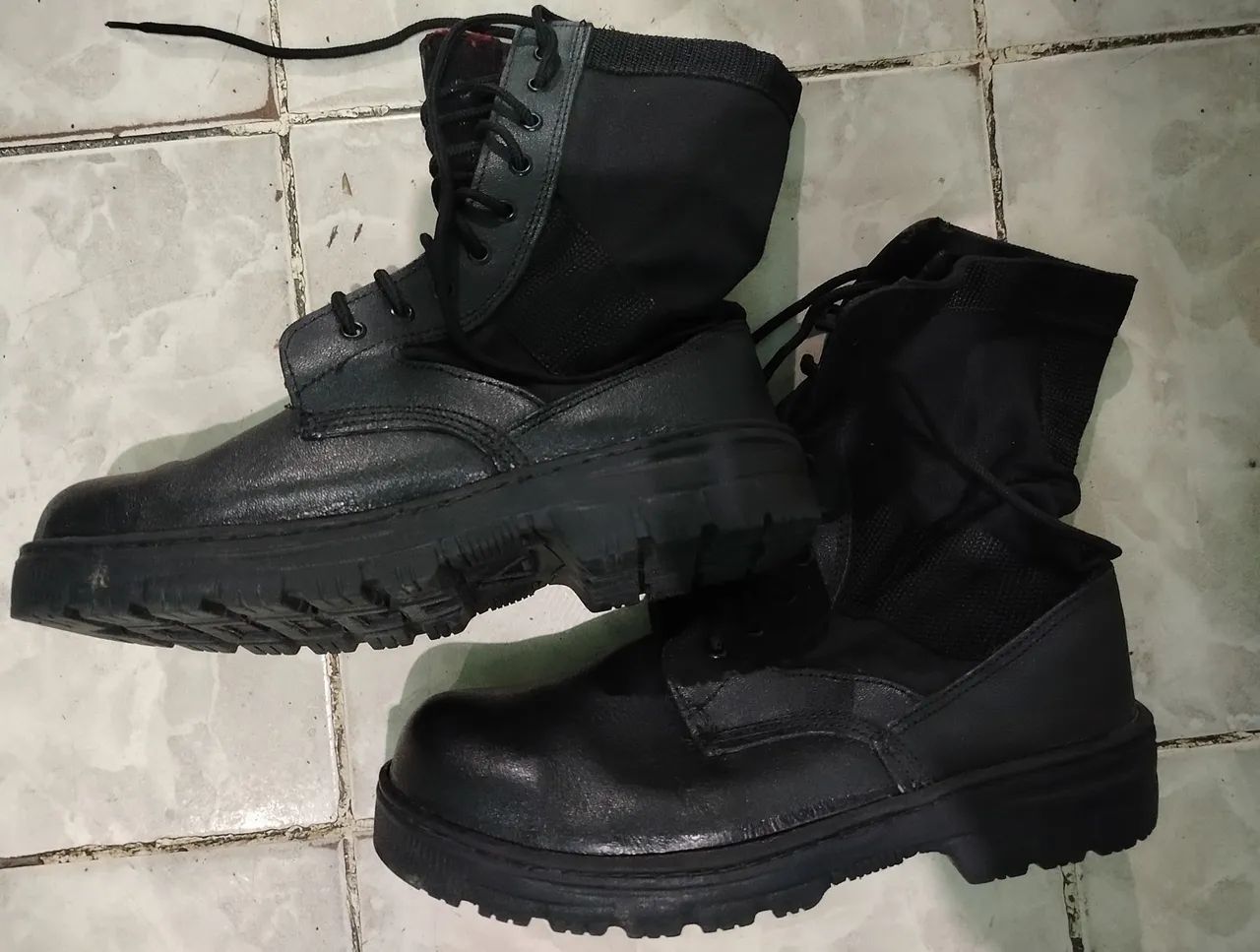 Coturnos/boot 2 pares.