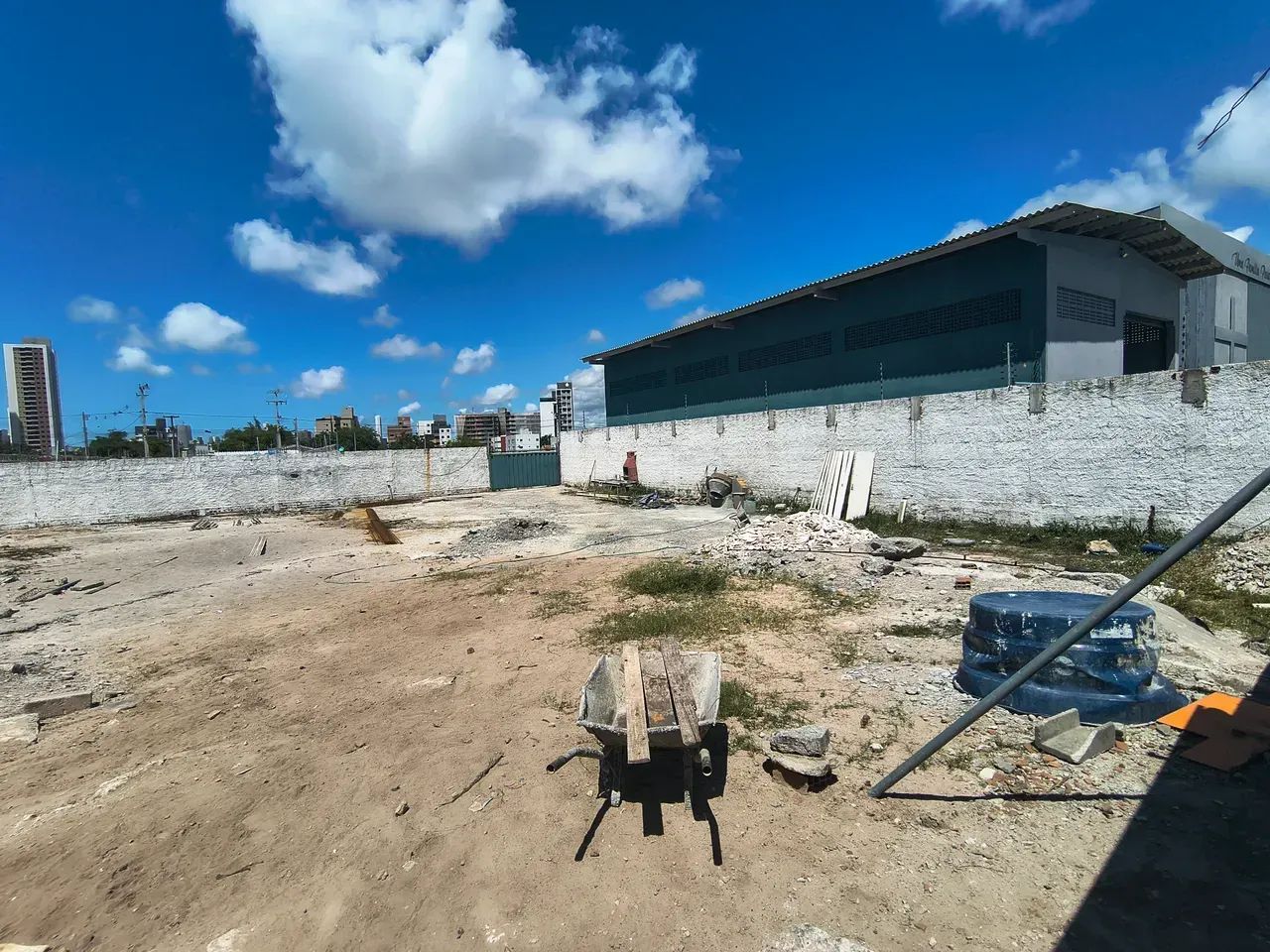 ALUGA-SE TERRENO MURADO MO AEROCLUBE - Foto 2
