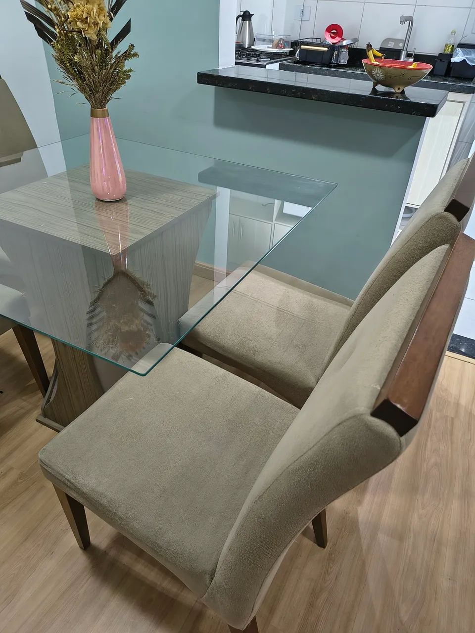 Mesa tampo de vidro com 4 cadeiras 