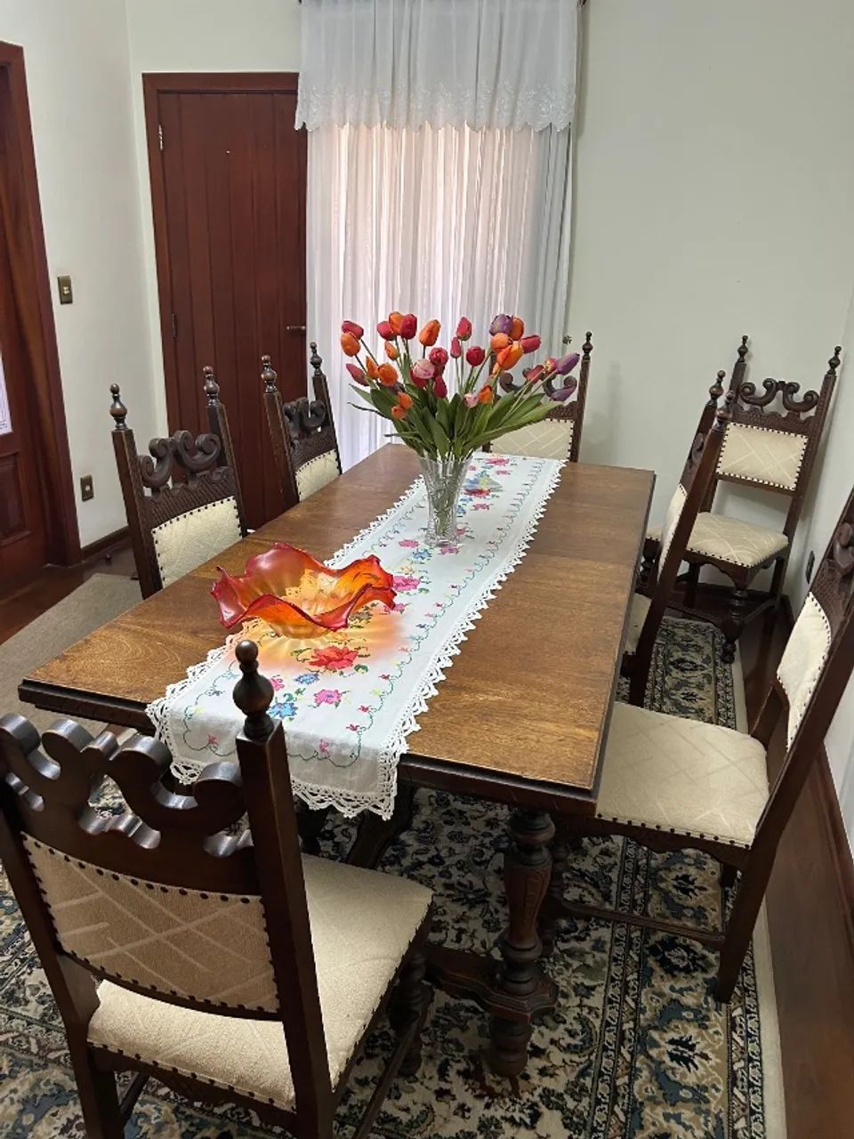 Mesa de jantar madeira extensível com 8 cadeiras  - Foto 5
