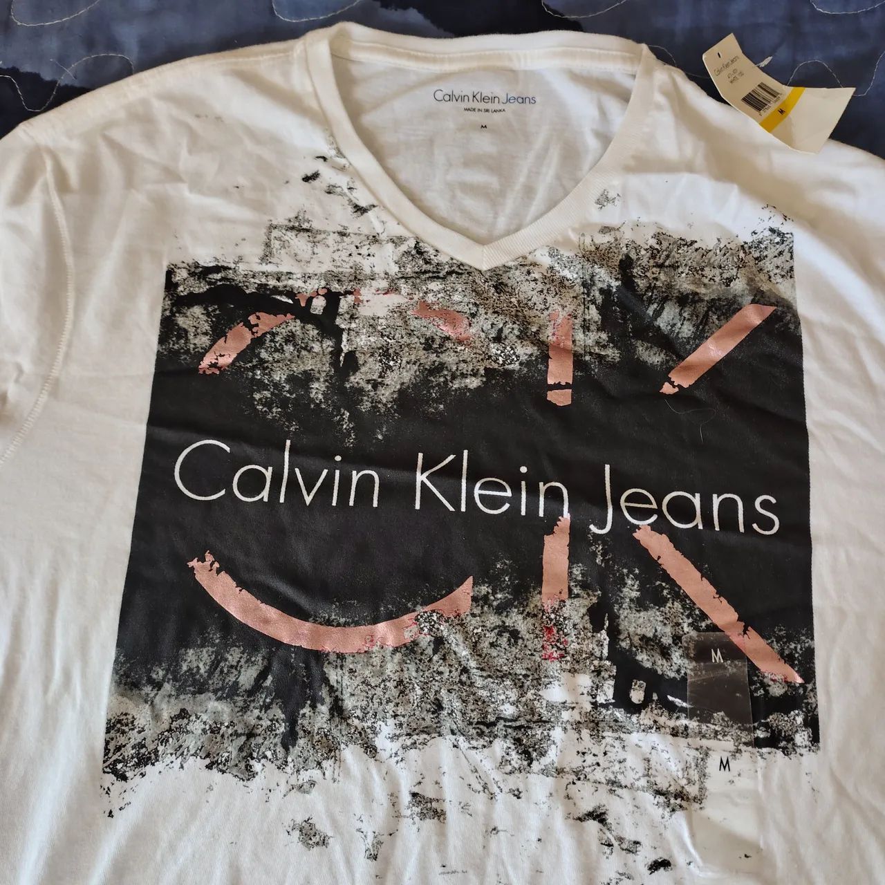 Camisa marca Calvin Klein, nova, original, importada, tamanho médio.
