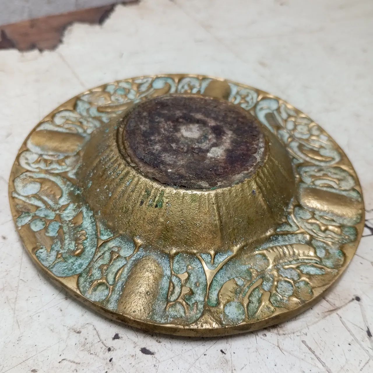 Antigo Cinzeiro Bronze 12cm - Foto 4
