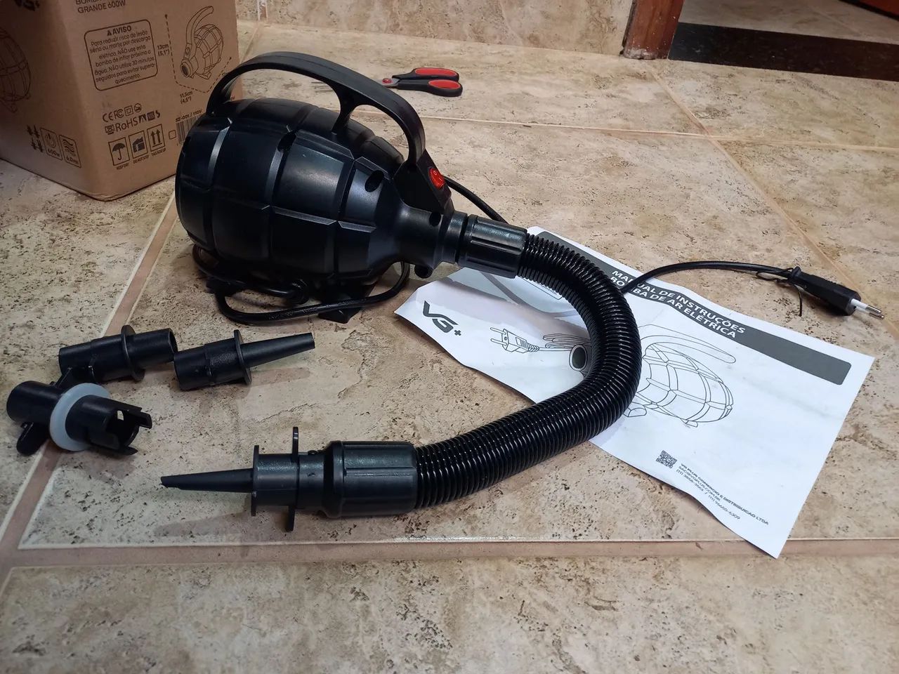 Compressor de ar elétrico p bote inflável  colchão  entre outros  - Foto 4