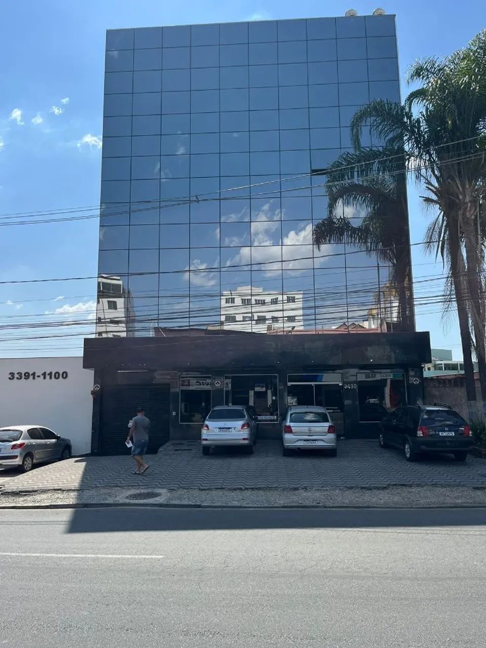 RÉDIO COMERCIAL COM 2.381m² APROX.