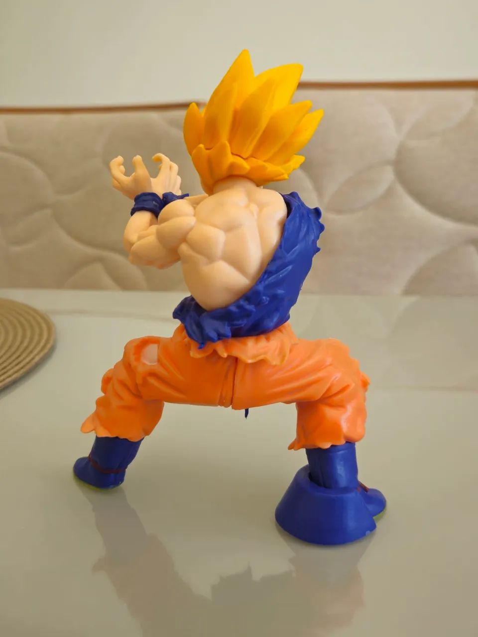 Action figure Goku Super Saiyajin pose de ataque - Foto 4