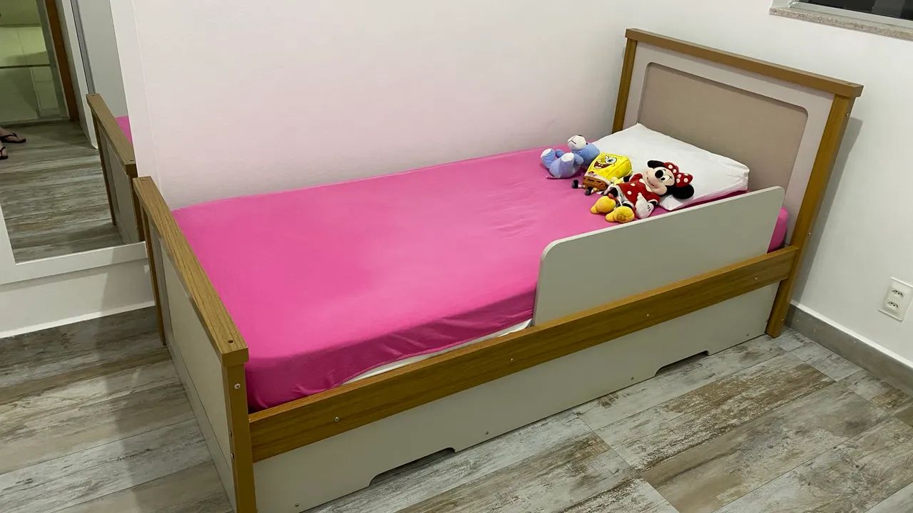 Vendo cama de solteiro infantil com gavetão  - Foto 3